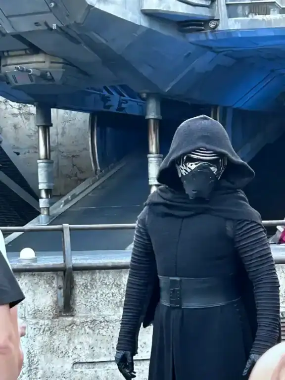 Enjoy the characters at Galaxy's Edge on a budget by using points for a Disney World vacation. 